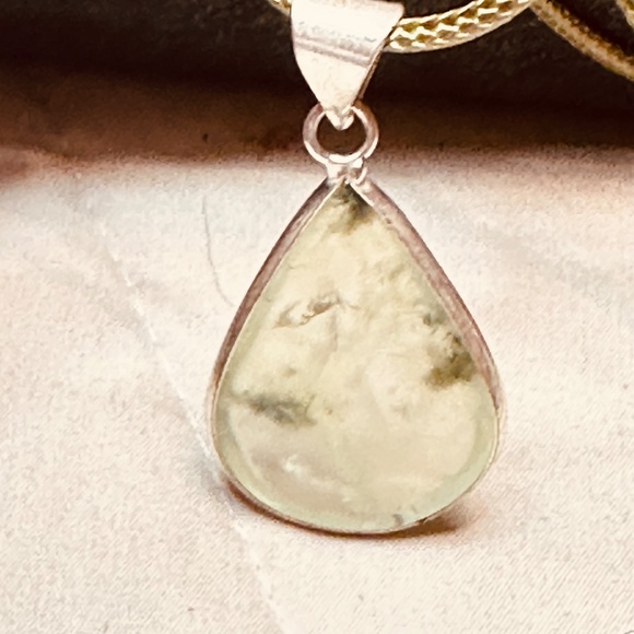 925 Sterling Silver Plated Prehnite Crystal Pear Shaped Genuine Stone EUC - Picture 7 of 13